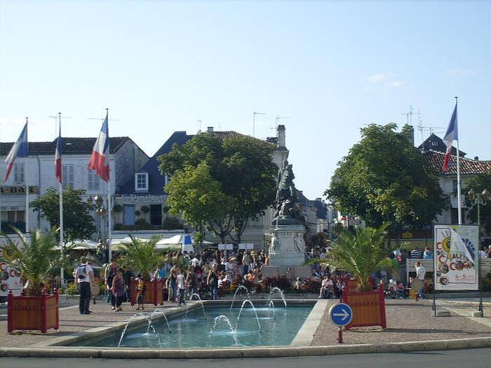 Cognac - Immobilier - CENTURY 21  Xso Immobilier - place François Ier 