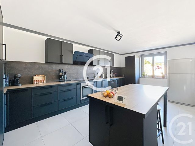 maison à vendre - 7 pièces - 216.5 m2 - BOUTIERS ST TROJAN - 16 - POITOU-CHARENTES - Century 21 Xso Immobilier