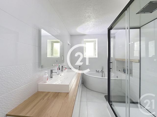 maison à vendre - 7 pièces - 216.5 m2 - BOUTIERS ST TROJAN - 16 - POITOU-CHARENTES - Century 21 Xso Immobilier