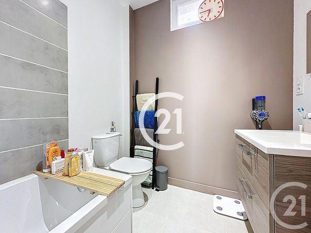 Afficher la photo en grand Appartement T2 à vendre - 2 pièces - 83.0 m2 - COGNAC - 16 - POITOU-CHARENTES - Century 21 Xso Immobilier