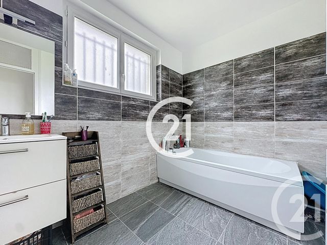 maison à vendre - 5 pièces - 140.0 m2 - BOUTIERS ST TROJAN - 16 - POITOU-CHARENTES - Century 21 Xso Immobilier