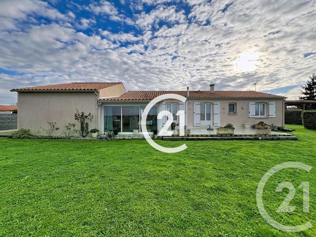 maison à vendre - 5 pièces - 115.0 m2 - GIMEUX - 16 - POITOU-CHARENTES - Century 21 Xso Immobilier