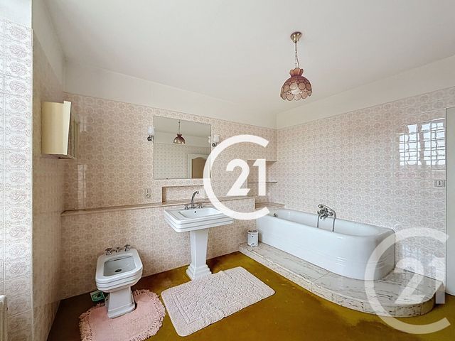 maison à vendre - 7 pièces - 333.0 m2 - ST SULPICE DE COGNAC - 16 - POITOU-CHARENTES - Century 21 Xso Immobilier