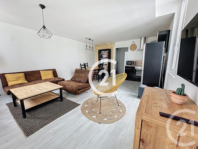 Appartement F3 à louer - 3 pièces - 70.0 m2 - COGNAC - 16 - POITOU-CHARENTES - Century 21 Xso Immobilier