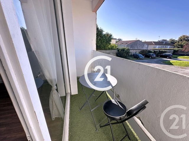 Appartement F1 à louer - 1 pièce - 27.0 m2 - COGNAC - 16 - POITOU-CHARENTES - Century 21 Xso Immobilier