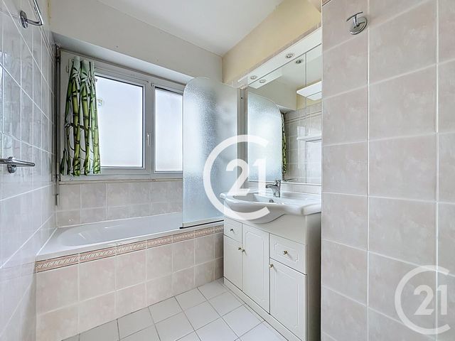 Appartement T4 à vendre - 4 pièces - 84.5 m2 - COGNAC - 16 - POITOU-CHARENTES - Century 21 Xso Immobilier