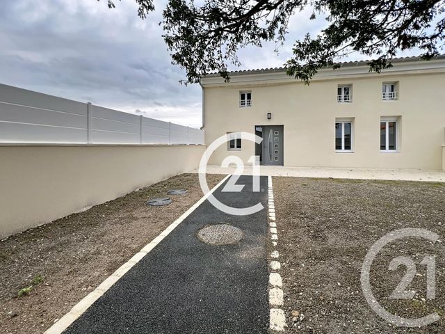 maison à louer - 6 pièces - 153.0 m2 - JARNAC CHAMPAGNE - 17 - POITOU-CHARENTES - Century 21 Xso Immobilier