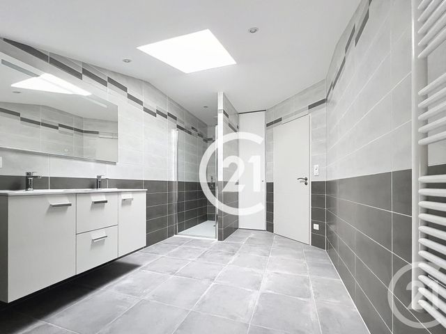 maison à louer - 6 pièces - 153.0 m2 - JARNAC CHAMPAGNE - 17 - POITOU-CHARENTES - Century 21 Xso Immobilier