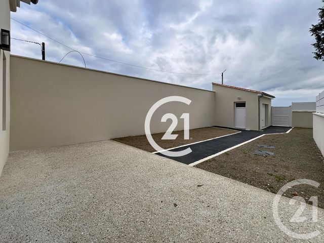 maison à louer - 4 pièces - 125.0 m2 - JARNAC CHAMPAGNE - 17 - POITOU-CHARENTES - Century 21 Xso Immobilier