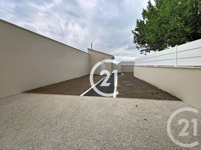 maison à louer - 4 pièces - 125.0 m2 - JARNAC CHAMPAGNE - 17 - POITOU-CHARENTES - Century 21 Xso Immobilier