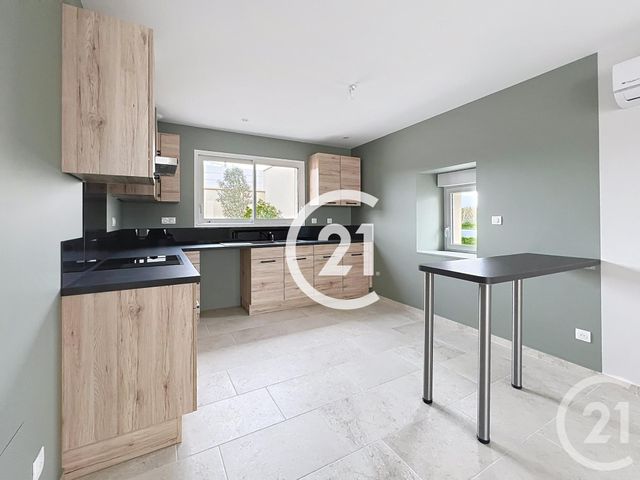 maison à louer - 4 pièces - 125.0 m2 - JARNAC CHAMPAGNE - 17 - POITOU-CHARENTES - Century 21 Xso Immobilier