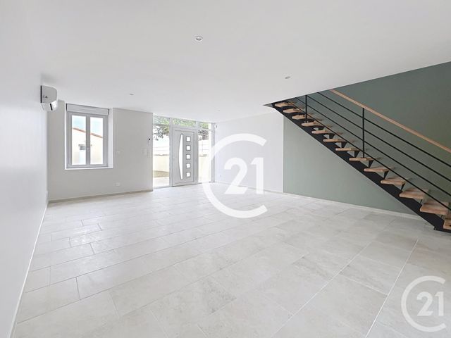 maison à louer - 4 pièces - 125.0 m2 - JARNAC CHAMPAGNE - 17 - POITOU-CHARENTES - Century 21 Xso Immobilier