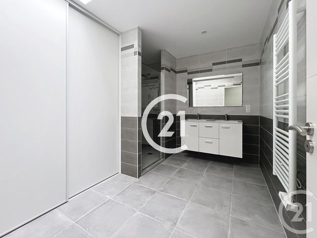 maison à louer - 4 pièces - 125.0 m2 - JARNAC CHAMPAGNE - 17 - POITOU-CHARENTES - Century 21 Xso Immobilier