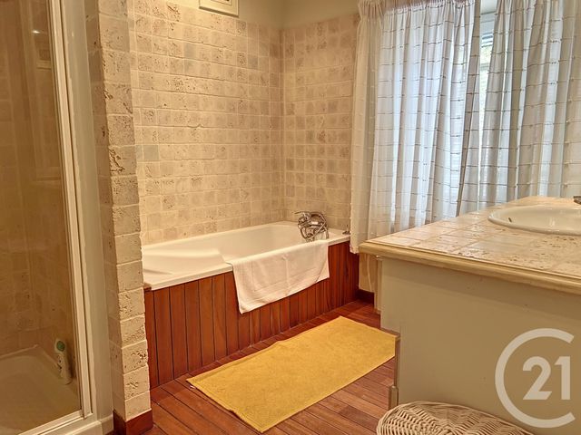 maison à louer - 5 pièces - 166.0 m2 - ST LAURENT DE COGNAC - 16 - POITOU-CHARENTES - Century 21 Xso Immobilier