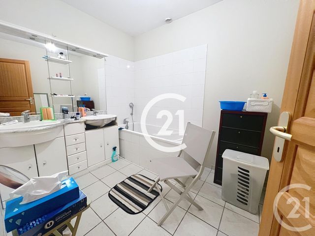 Appartement F3 à louer - 3 pièces - 109.0 m2 - COGNAC - 16 - POITOU-CHARENTES - Century 21 Xso Immobilier