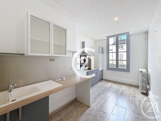 Appartement F4 à louer - 4 pièces - 127.0 m2 - COGNAC - 16 - POITOU-CHARENTES - Century 21 Xso Immobilier