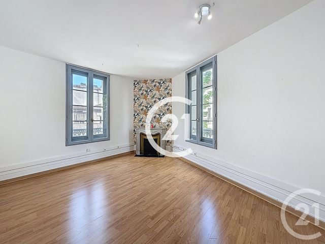 Appartement F4 à louer - 4 pièces - 127.0 m2 - COGNAC - 16 - POITOU-CHARENTES - Century 21 Xso Immobilier