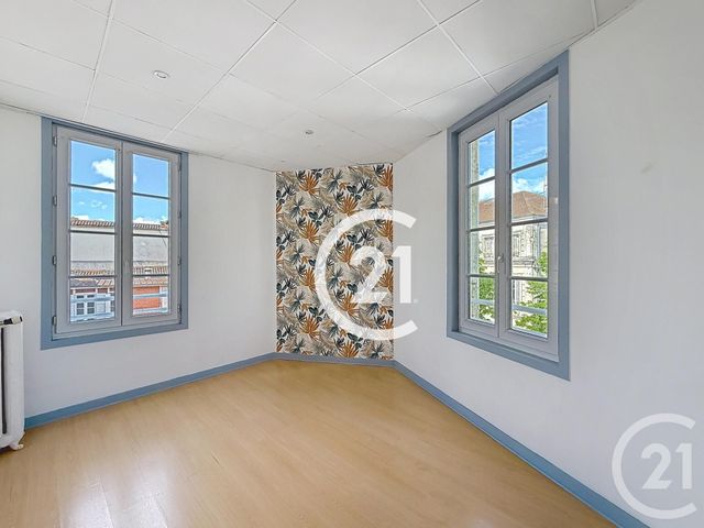 Appartement F4 à louer - 4 pièces - 127.0 m2 - COGNAC - 16 - POITOU-CHARENTES - Century 21 Xso Immobilier