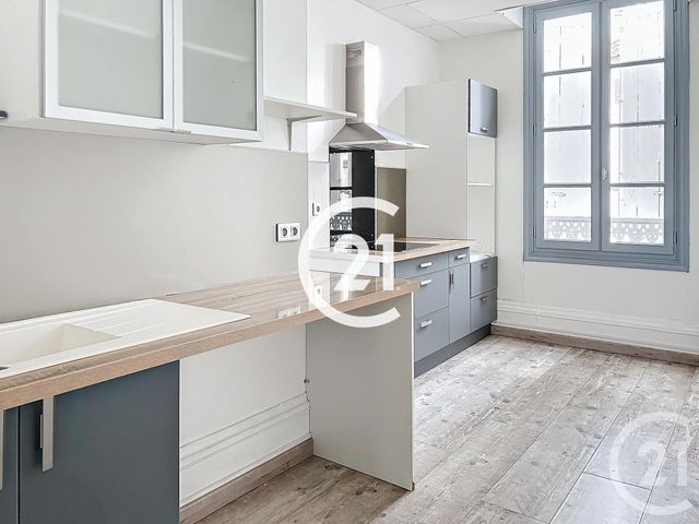 Appartement F4 à louer - 4 pièces - 127.0 m2 - COGNAC - 16 - POITOU-CHARENTES - Century 21 Xso Immobilier