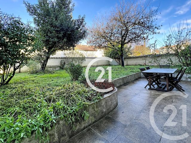 maison à louer - 6 pièces - 179.0 m2 - COGNAC - 16 - POITOU-CHARENTES - Century 21 Xso Immobilier