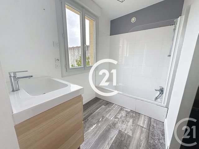 maison à louer - 5 pièces - 120.0 m2 - CHATEAUBERNARD - 16 - POITOU-CHARENTES - Century 21 Xso Immobilier