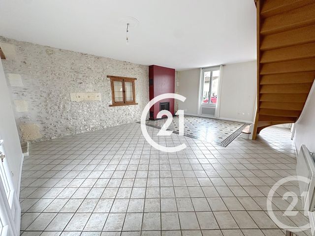 maison à louer - 5 pièces - 120.0 m2 - CHATEAUBERNARD - 16 - POITOU-CHARENTES - Century 21 Xso Immobilier