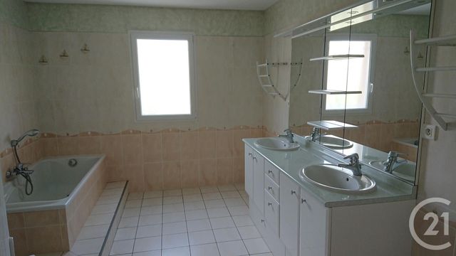 maison à louer - 5 pièces - 149.0 m2 - MERPINS - 16 - POITOU-CHARENTES - Century 21 Xso Immobilier