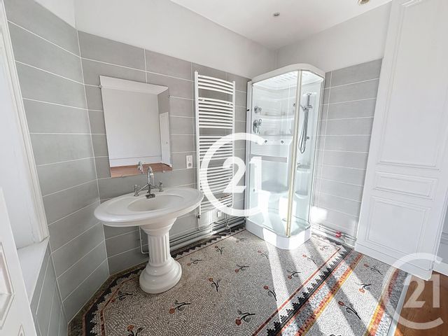 Appartement à louer - 4 pièces - 152.0 m2 - COGNAC - 16 - POITOU-CHARENTES - Century 21 Xso Immobilier