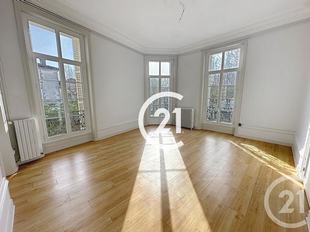 Appartement à louer - 4 pièces - 152.0 m2 - COGNAC - 16 - POITOU-CHARENTES - Century 21 Xso Immobilier