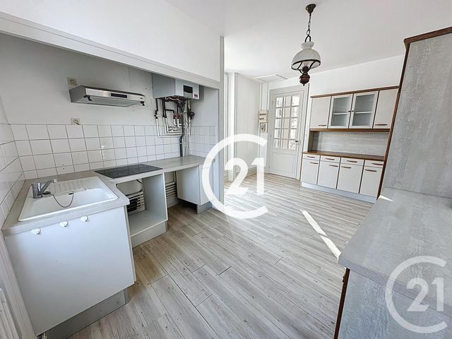 Appartement à louer - 4 pièces - 152.0 m2 - COGNAC - 16 - POITOU-CHARENTES - Century 21 Xso Immobilier