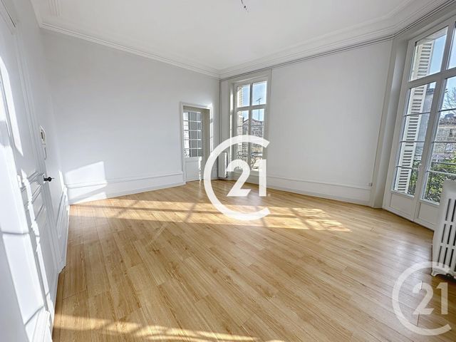 Appartement à louer - 4 pièces - 152.0 m2 - COGNAC - 16 - POITOU-CHARENTES - Century 21 Xso Immobilier