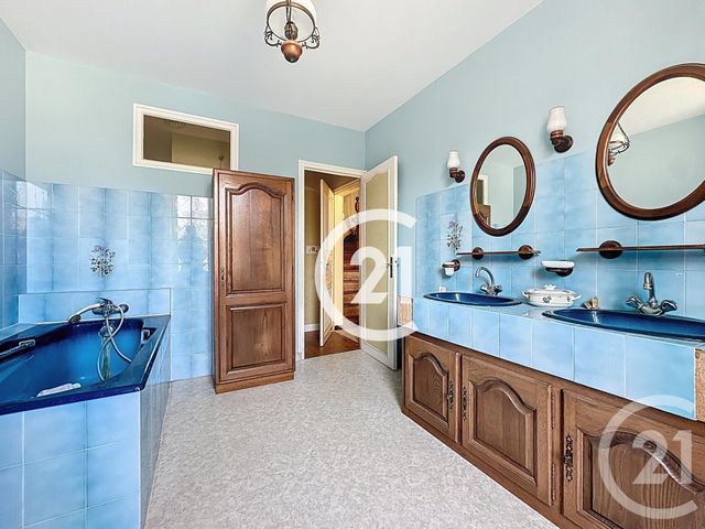 maison à vendre - 7 pièces - 218.3 m2 - LOUZAC ST ANDRE - 16 - POITOU-CHARENTES - Century 21 Xso Immobilier