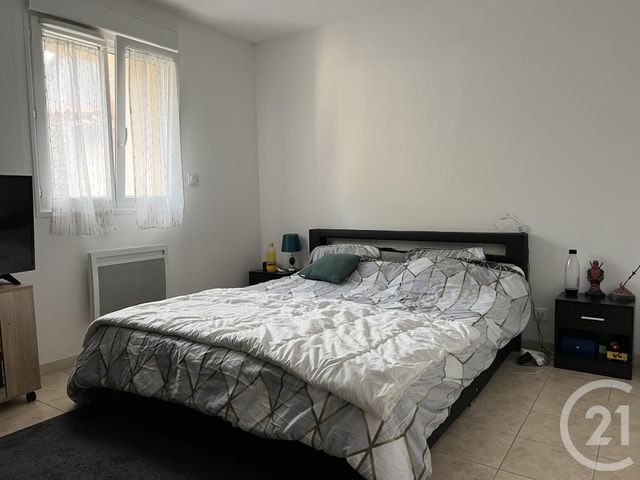 Appartement F2 à louer - 2 pièces - 50.0 m2 - ARCHIAC - 17 - POITOU-CHARENTES - Century 21 Xso Immobilier