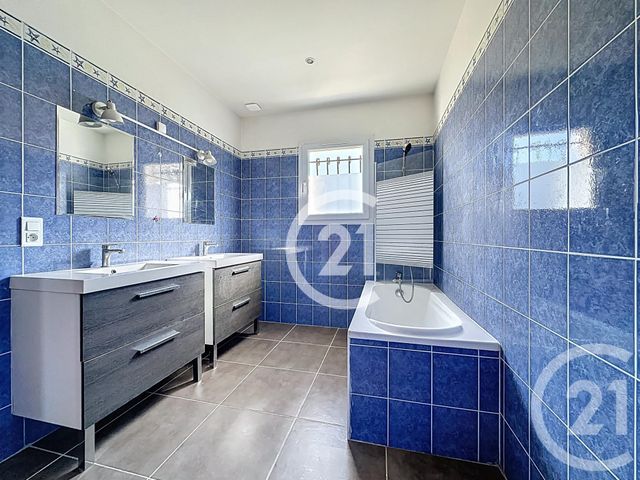 maison à vendre - 5 pièces - 134.5 m2 - CHATEAUBERNARD - 16 - POITOU-CHARENTES - Century 21 Xso Immobilier