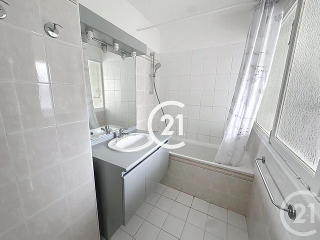 Appartement F3 à louer - 4 pièces - 73.0 m2 - COGNAC - 16 - POITOU-CHARENTES - Century 21 Xso Immobilier