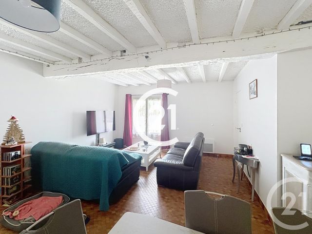 Appartement T3 à louer - 4 pièces - 95.0 m2 - ARCHIAC - 17 - POITOU-CHARENTES - Century 21 Xso Immobilier