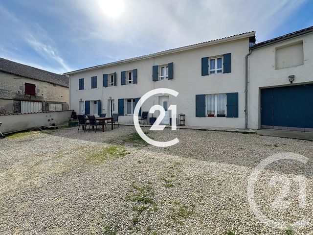 Appartement T3 à louer - 4 pièces - 95.0 m2 - ARCHIAC - 17 - POITOU-CHARENTES - Century 21 Xso Immobilier