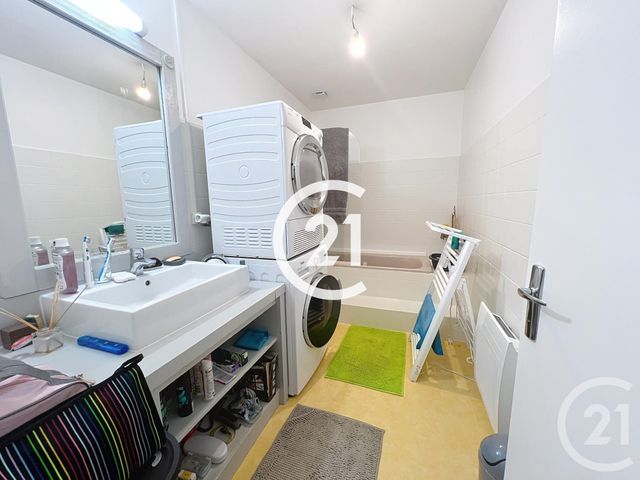 Appartement T3 à louer - 4 pièces - 95.0 m2 - ARCHIAC - 17 - POITOU-CHARENTES - Century 21 Xso Immobilier