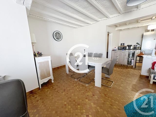 Appartement T3 à louer - 4 pièces - 95.0 m2 - ARCHIAC - 17 - POITOU-CHARENTES - Century 21 Xso Immobilier