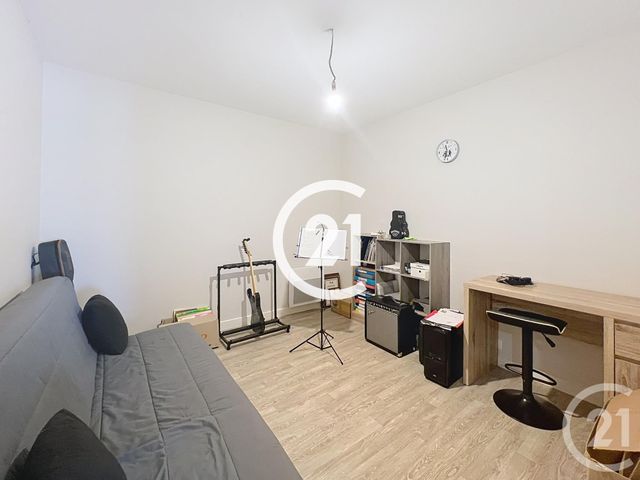 Appartement T3 à louer - 4 pièces - 95.0 m2 - ARCHIAC - 17 - POITOU-CHARENTES - Century 21 Xso Immobilier