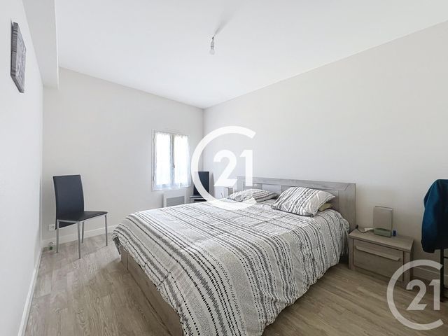 Appartement T3 à louer - 4 pièces - 95.0 m2 - ARCHIAC - 17 - POITOU-CHARENTES - Century 21 Xso Immobilier