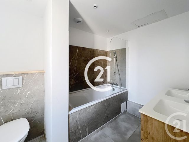 maison à louer - 5 pièces - 143.0 m2 - COGNAC - 16 - POITOU-CHARENTES - Century 21 Xso Immobilier