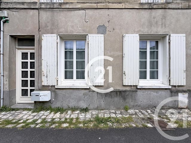 Appartement à louer - 2 pièces - 33.5 m2 - COGNAC - 16 - POITOU-CHARENTES - Century 21 Xso Immobilier