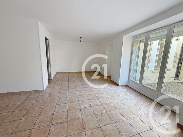 Appartement F3 à louer - 4 pièces - 92.6 m2 - COGNAC - 16 - POITOU-CHARENTES - Century 21 Xso Immobilier