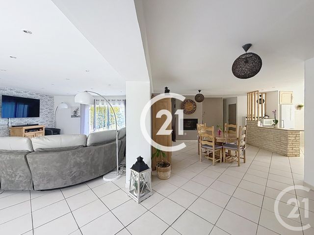 maison à vendre - 5 pièces - 141.0 m2 - JUILLAC LE COQ - 16 - POITOU-CHARENTES - Century 21 Xso Immobilier