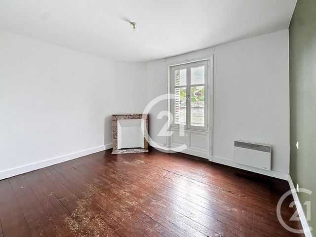 Appartement F3 à louer - 3 pièces - 84.0 m2 - COGNAC - 16 - POITOU-CHARENTES - Century 21 Xso Immobilier