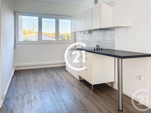 Appartement F3 à louer - 3 pièces - 65.8 m2 - COGNAC - 16 - POITOU-CHARENTES - Century 21 Xso Immobilier