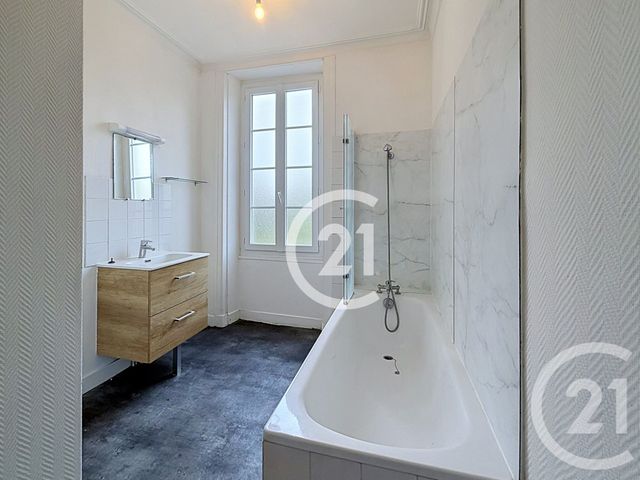 maison à louer - 6 pièces - 118.0 m2 - COGNAC - 16 - POITOU-CHARENTES - Century 21 Xso Immobilier
