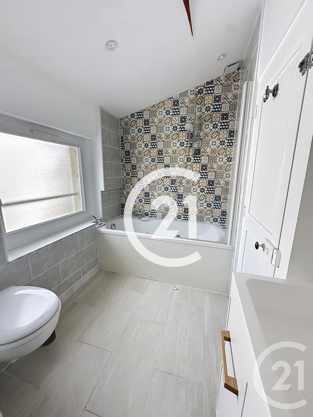 Appartement F3 à louer - 3 pièces - 70.0 m2 - COGNAC - 16 - POITOU-CHARENTES - Century 21 Xso Immobilier