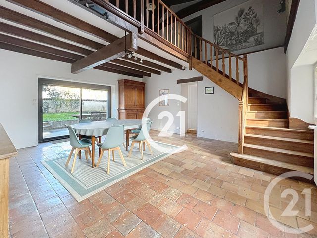 maison à louer - 6 pièces - 179.0 m2 - COGNAC - 16 - POITOU-CHARENTES - Century 21 Xso Immobilier